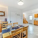 3 Bed In Roundstone Oc-i234