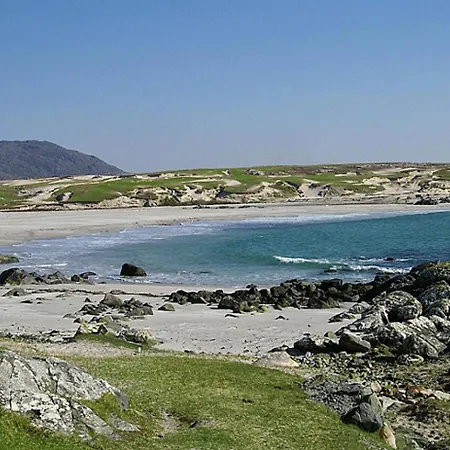 3 Bed In Roundstone Oc-i234