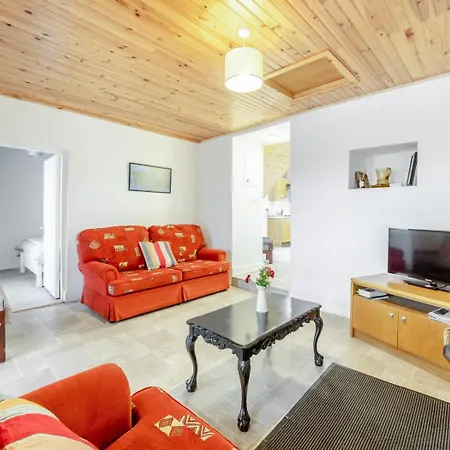 3 Bed In Roundstone Oc-i234 *