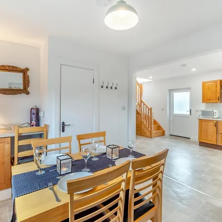 3 Bed In Roundstone Oc-i234