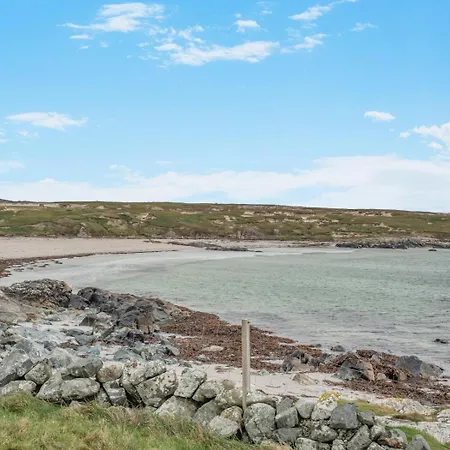 3 Bed In Roundstone Oc-i234